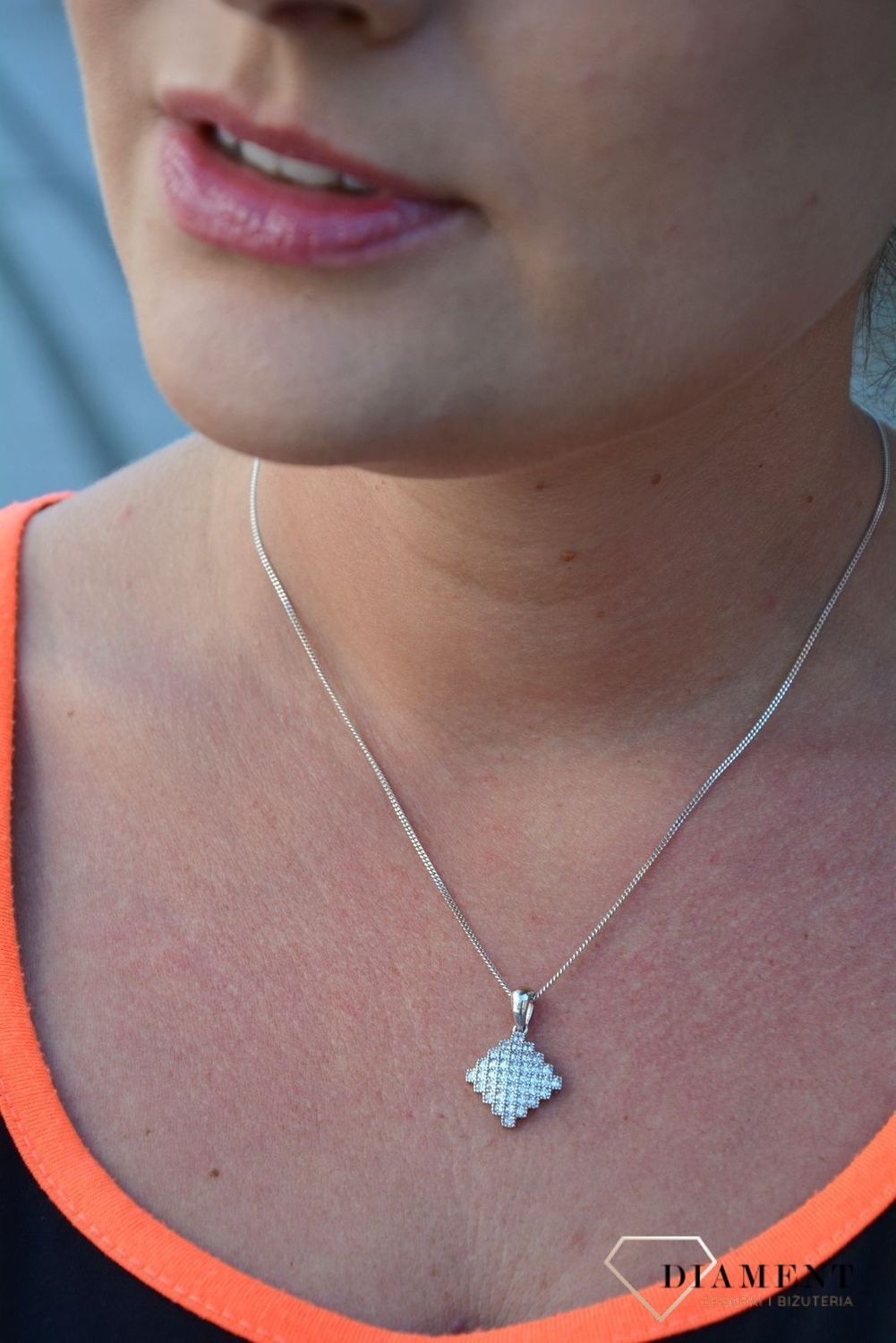 Srebrna zawieszka w kształcie kwadratu z cyrkonią DIA-ZAW-3194-925.jpg