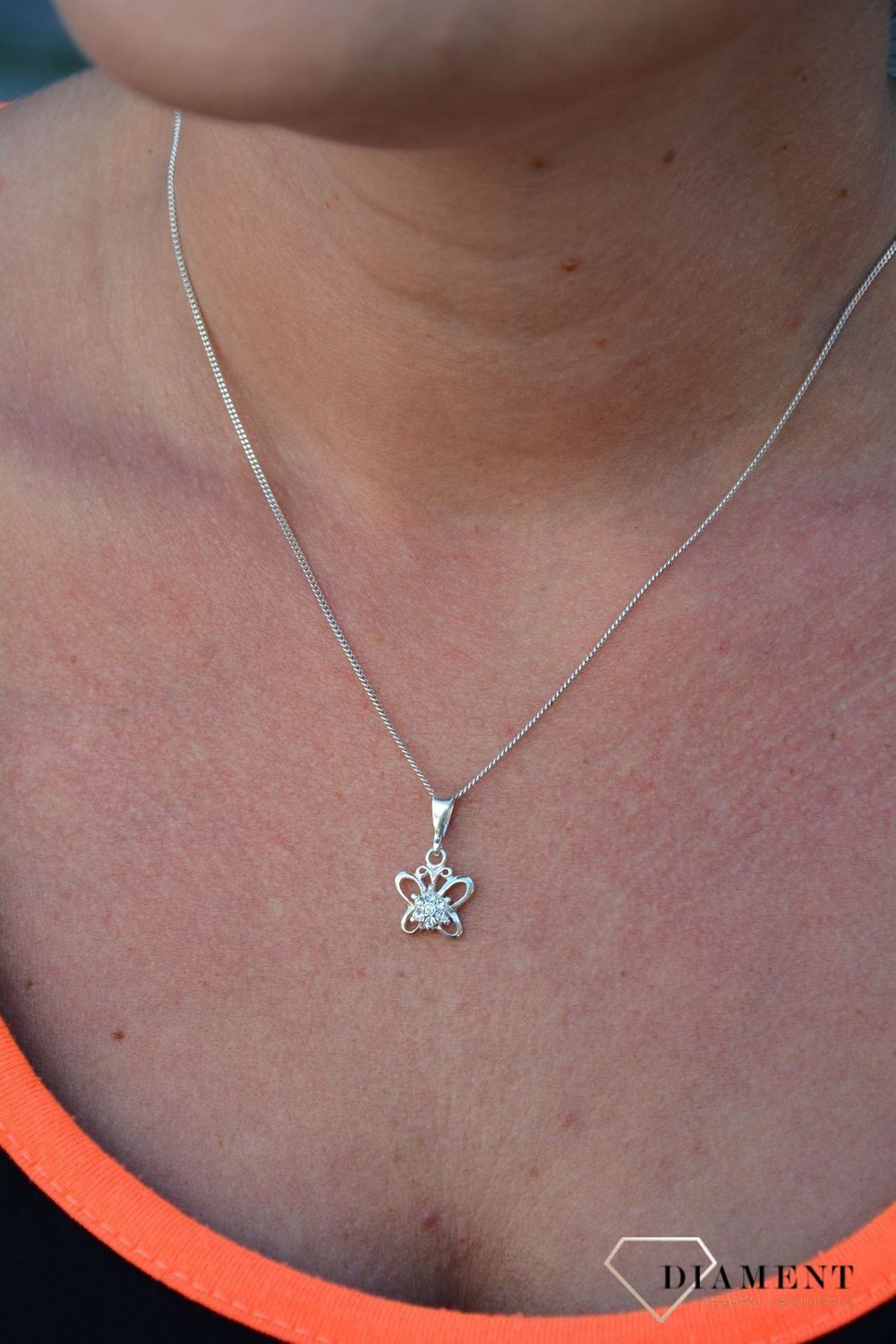 Srebrna zawieszka motylek z cyrkonią DIA-ZAW-3203-925.jpg