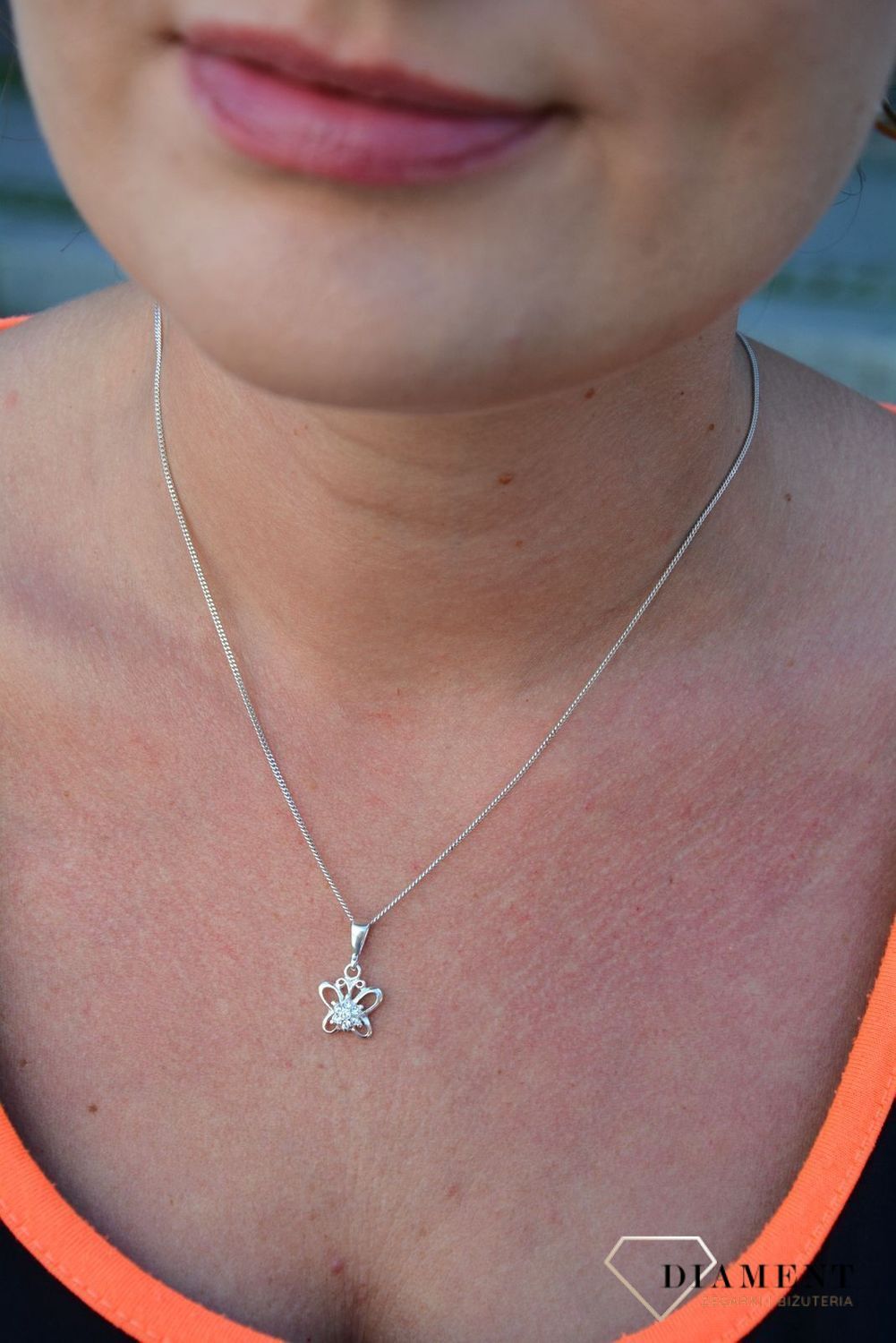 Srebrna zawieszka motylek z cyrkonią DIA-ZAW-3203-925.jpg
