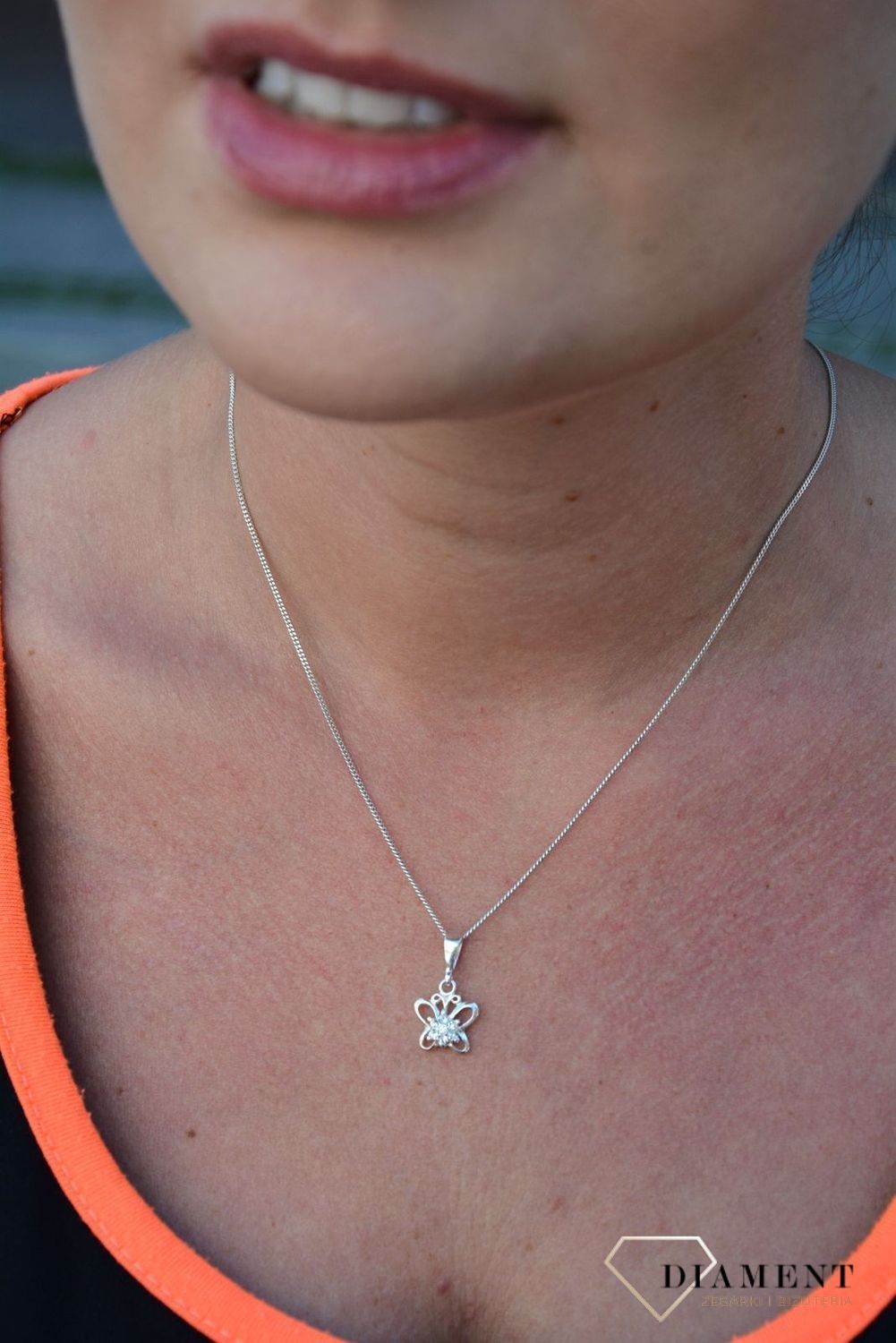 Srebrna zawieszka motylek z cyrkonią DIA-ZAW-3203-925.jpg