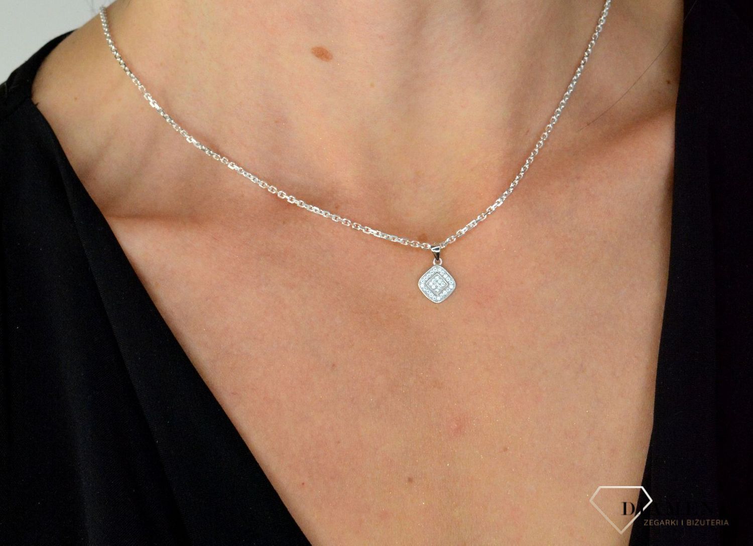 Zawieszka srebrna kwadratowa z cyrkoniami DIA-ZAW-3210-925.jpg