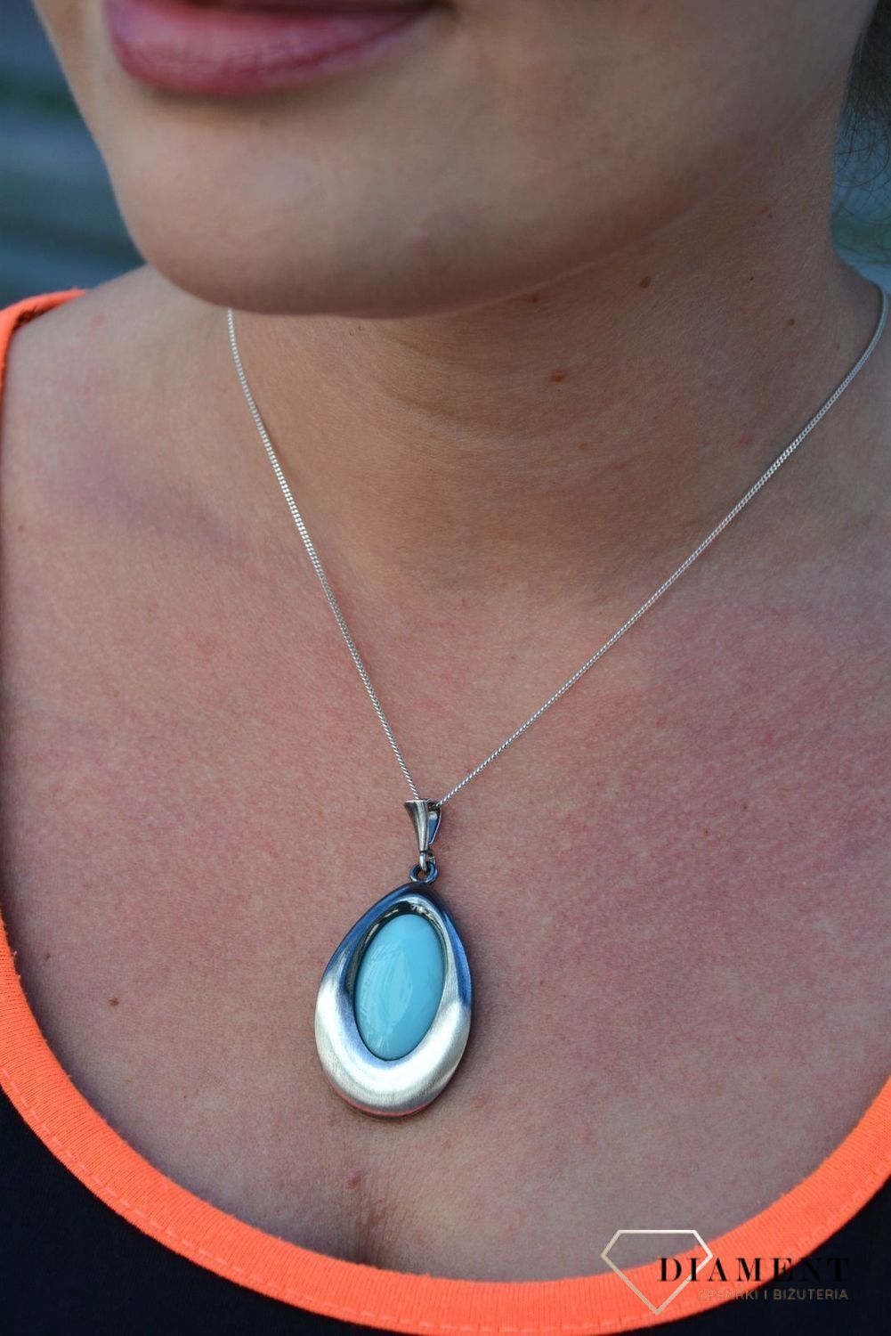 Srebrna zawieszka owal cieniowany z turkusem syntetycznym DIA-ZAW-3216-925.jpg
