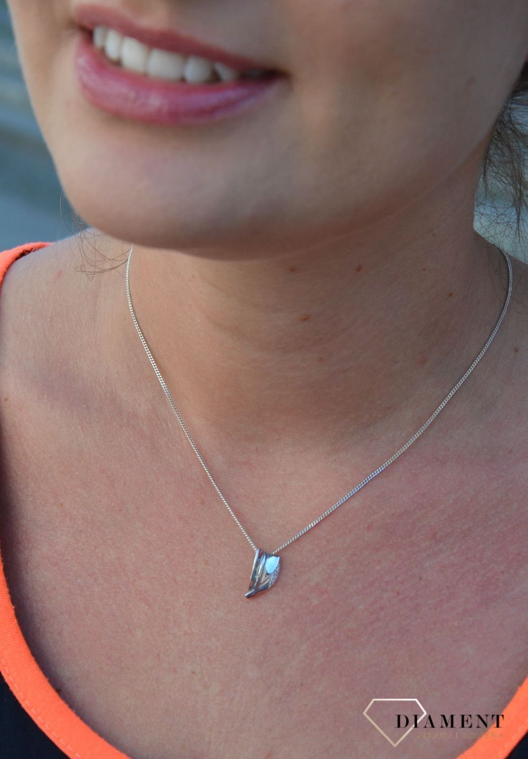 Srebrna zawieszka gładka z cyrkonią DIA-ZAW-3219-925.jpg