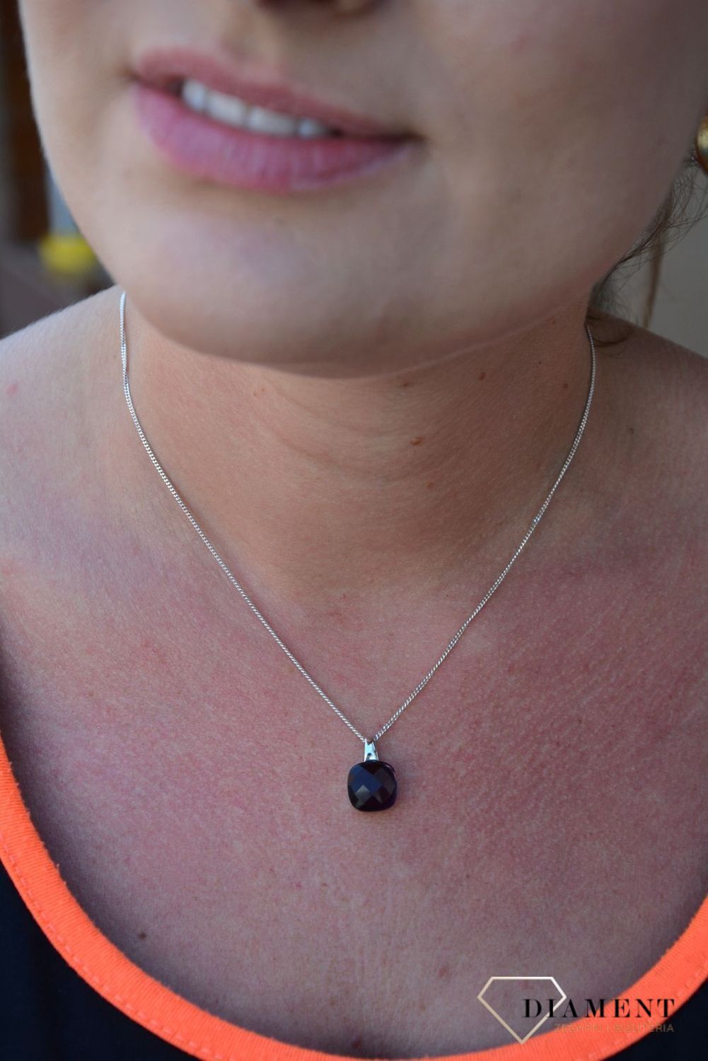 Srebrna zawieszka fioletowy kryształ kształt kwadrat DIA-ZAW-3225-925.jpg