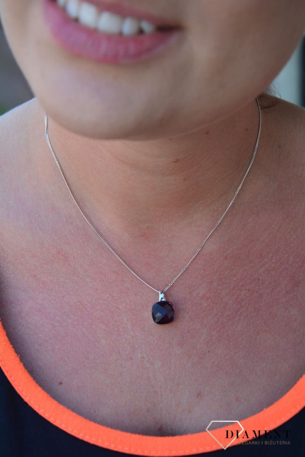 Srebrna zawieszka fioletowy kryształ kształt kwadrat DIA-ZAW-3225-925.jpg