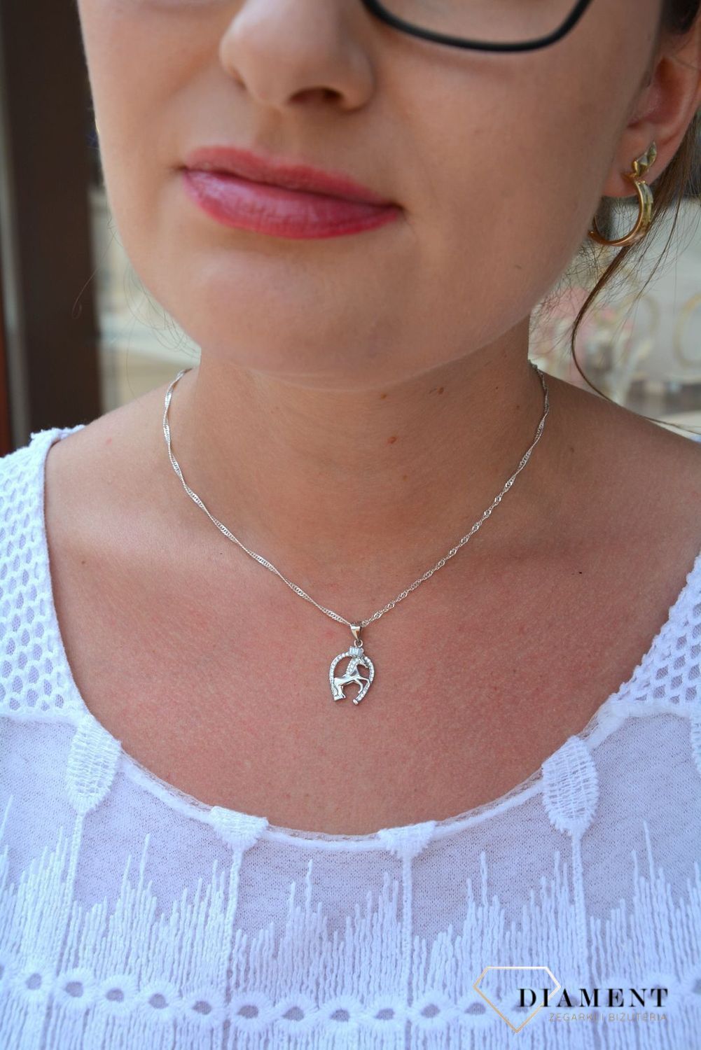 Zawieszka srebrna podkowa z konikiem DIA-ZAW-3228-925.jpg