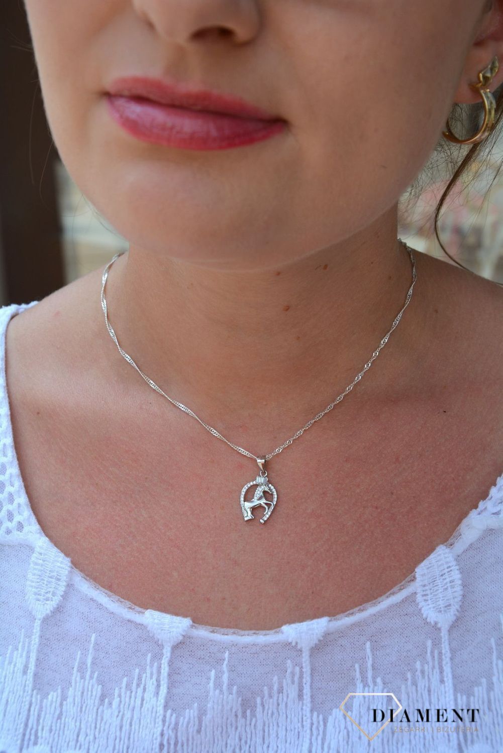 Zawieszka srebrna podkowa z konikiem DIA-ZAW-3228-925.jpg