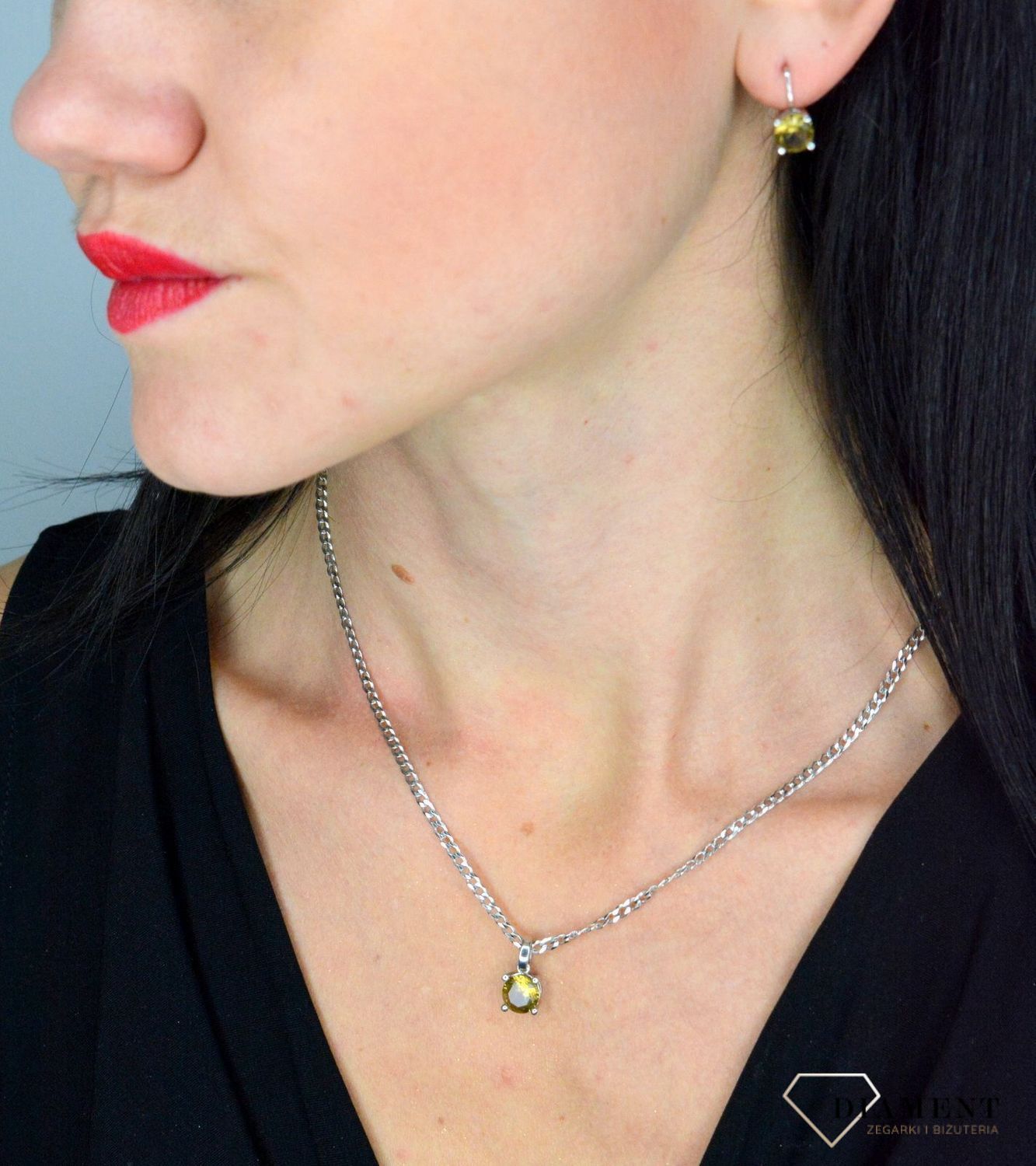 Srebrna zawieszka z małym kryształem Swarovskiego DIA-ZAW-3268-925.jpg