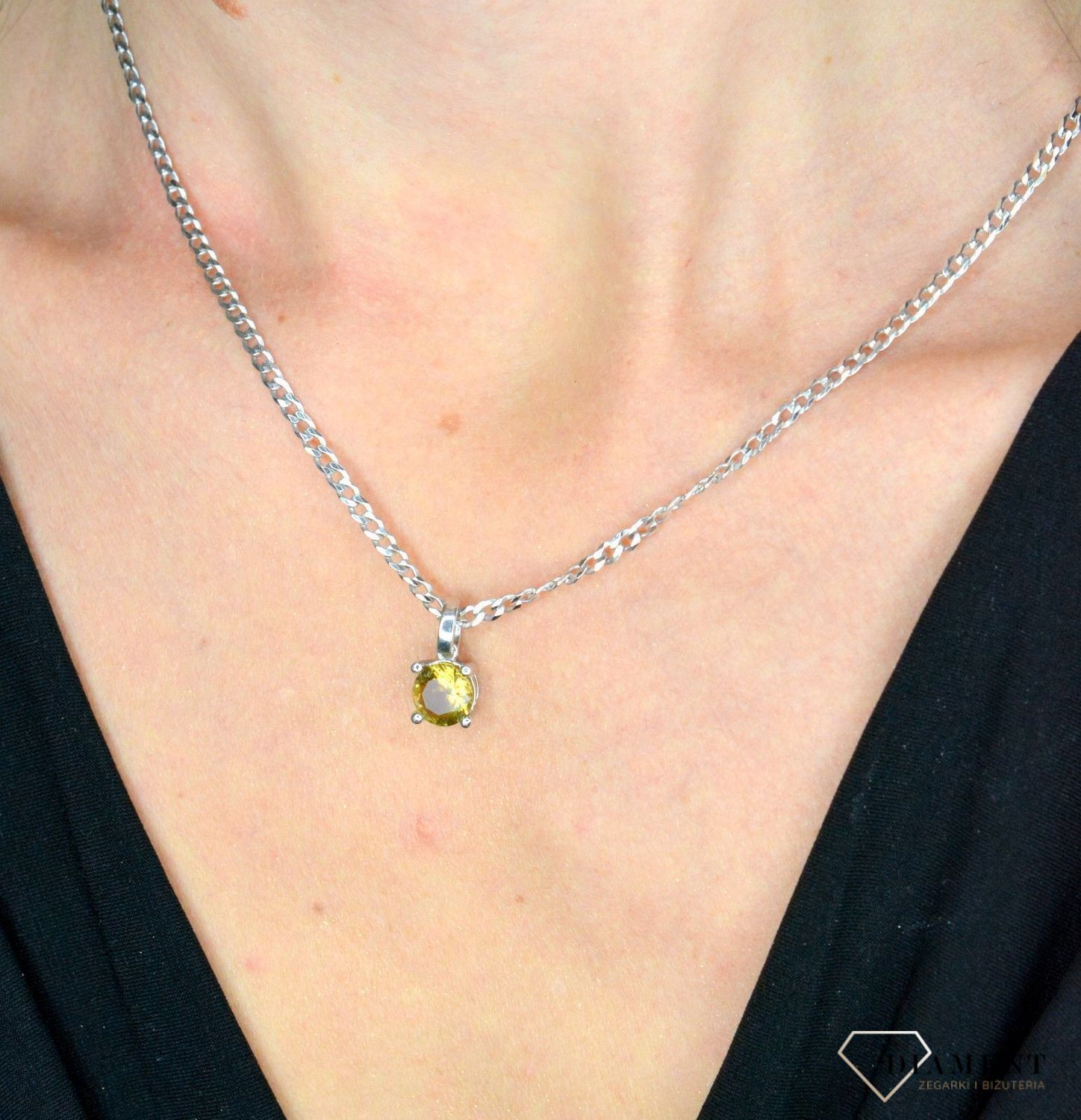 Srebrna zawieszka z małym kryształem Swarovskiego DIA-ZAW-3268-925.jpg