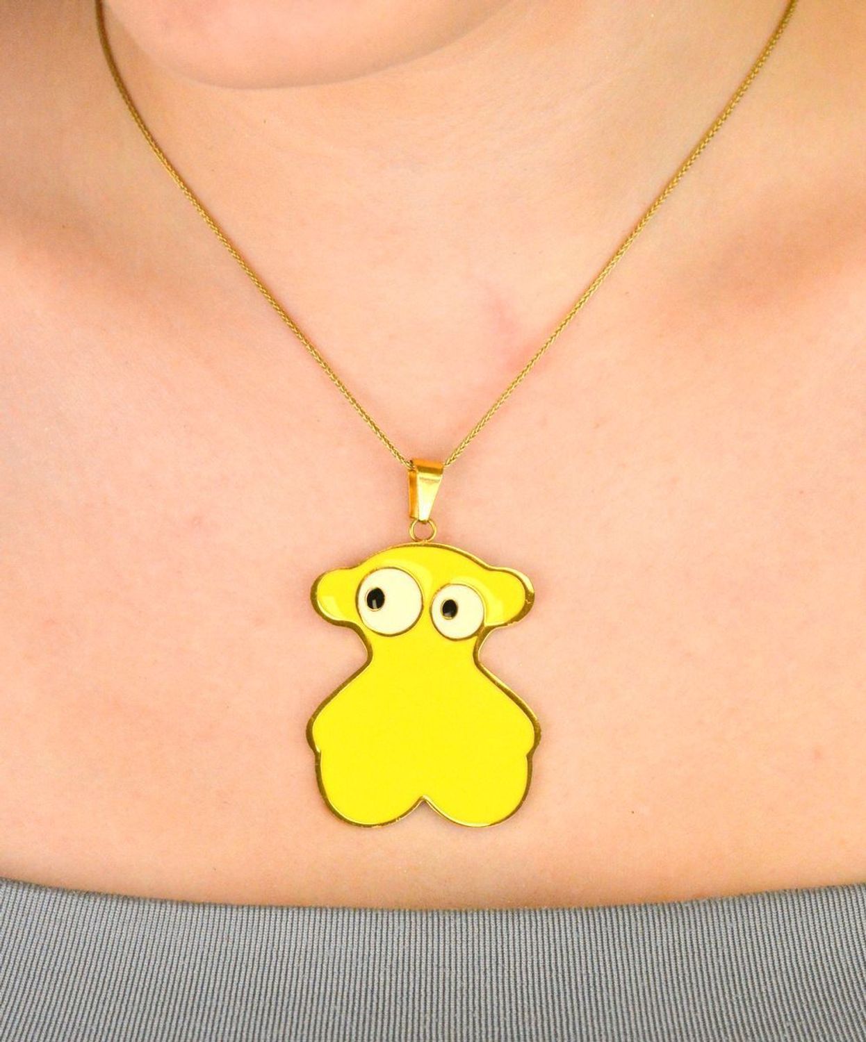 Zawieszka damska stalowa w kształcie misia – dwustronna złota i żółta. Duży rozmiar 5,5 x 3,7 cm. Idealna na prezent. Stylowa i oryginalna biżuteria 1.jpg