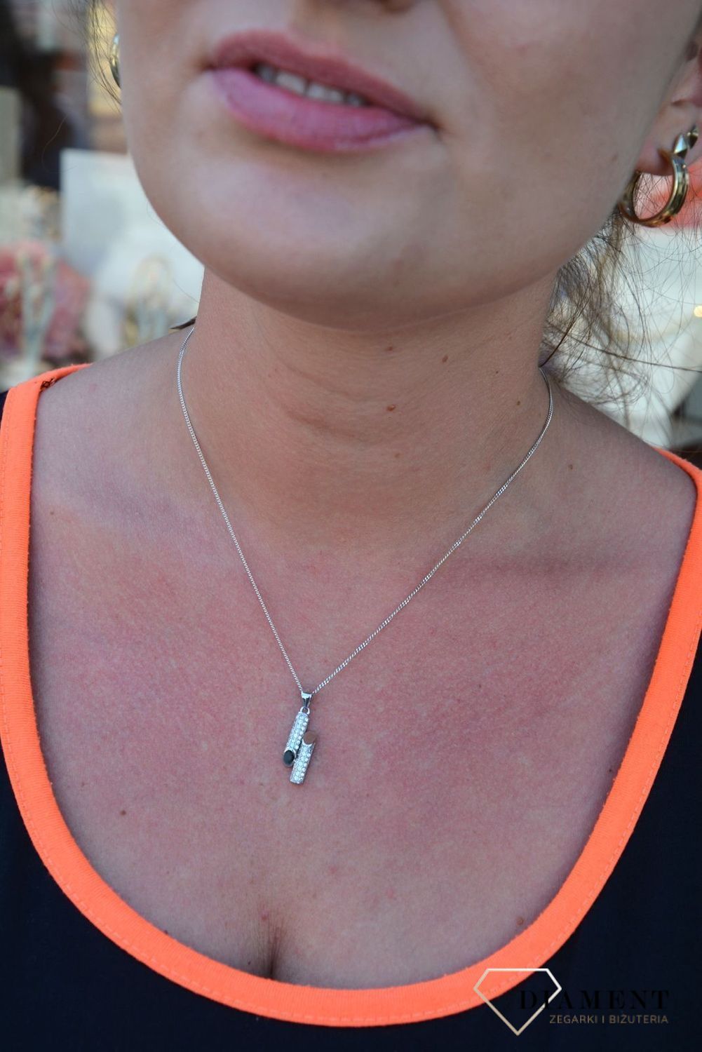 Srebrna zawieszka w kształcie pałeczek ozdobione cyrkonią DIA-ZAW-3338-925.jpg