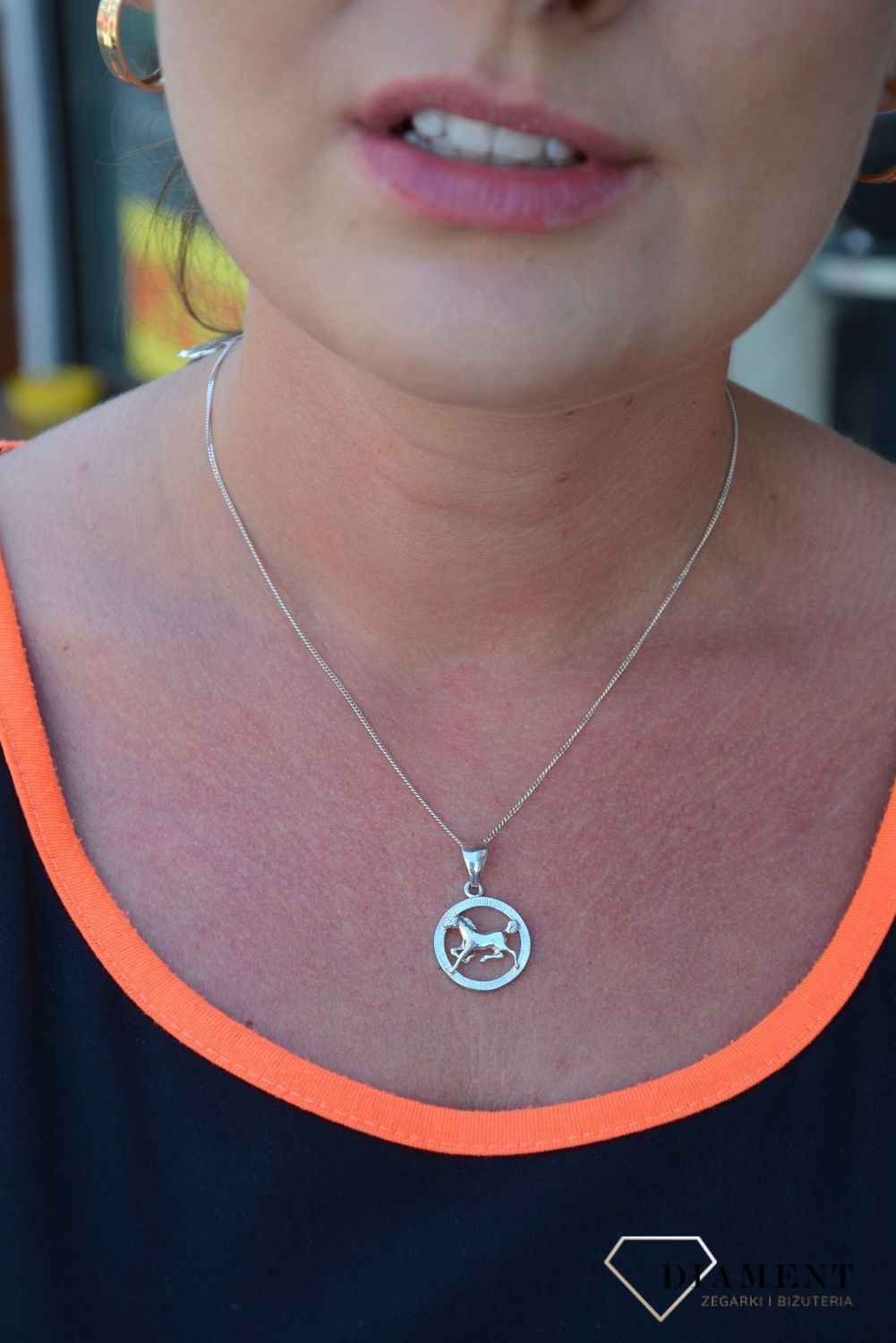 Srebrna zawieszka kółko z konikiem DIA-ZAW-3340-925.jpg
