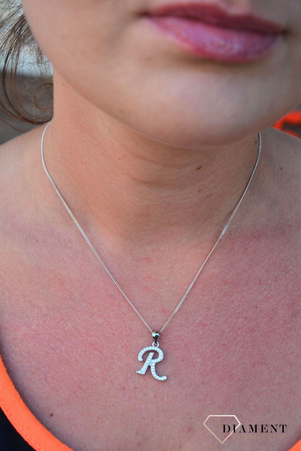 Srebrna zawieszka literka R z cyrkonią DIA-ZAW-3530R-925.jpg