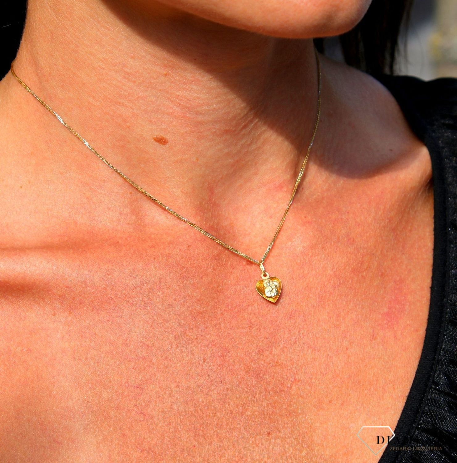 Złota zawieszka 333 medalik serce z Matka Boska Częstochowska DIA-ZAW-3663-333 (1).jpg