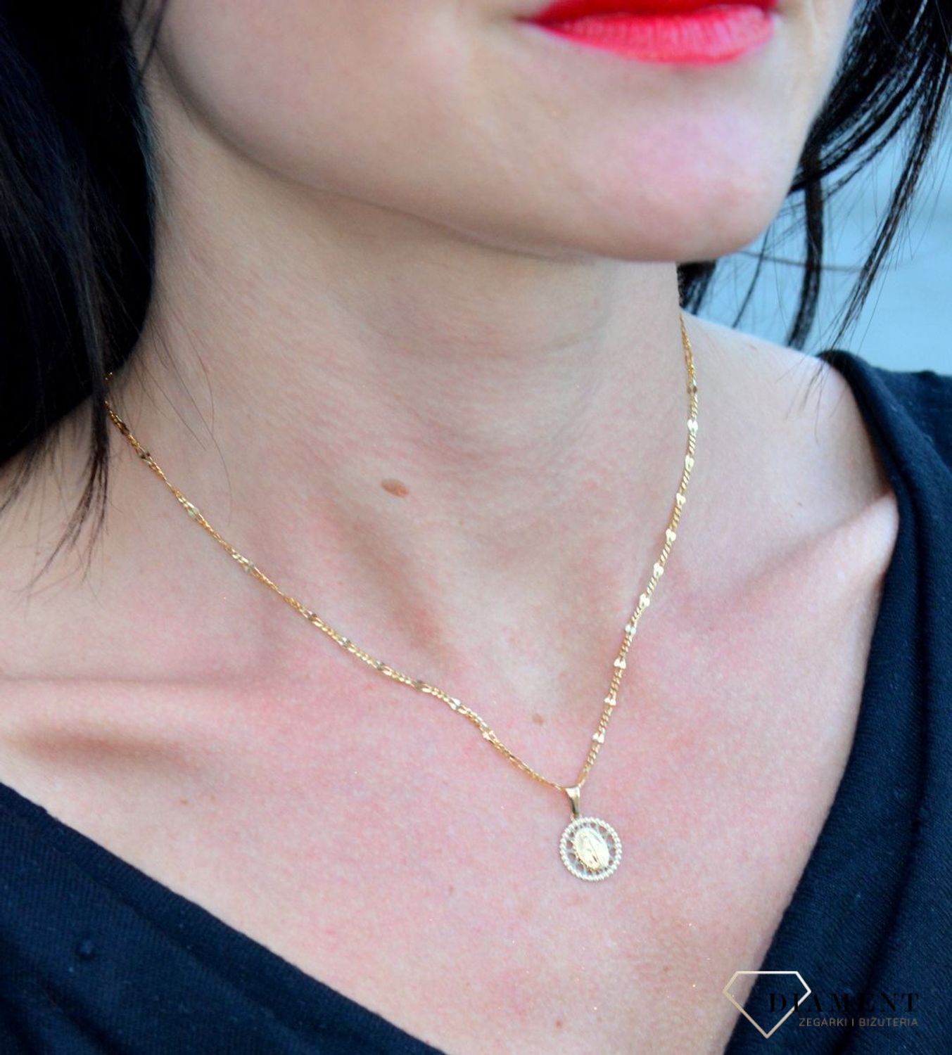 Złota zawieszka okrągły medalik z serduszkami 'Cudowny Medalik' Maryja Niepokalana DIA-ZAW-3664-585. Piękny medalik o bogatej symbolice religijnej.jpg