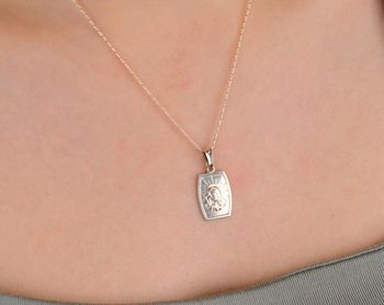 Zawieszka medalik srebrny próba 925, Matka Boska DIA-ZAW-3730-925 Elegancka zawieszka medalik z wizerunkiem Matki Boskiej to doskonała propozycja dla osób szukających subtelnej biżuterii (1).JPG