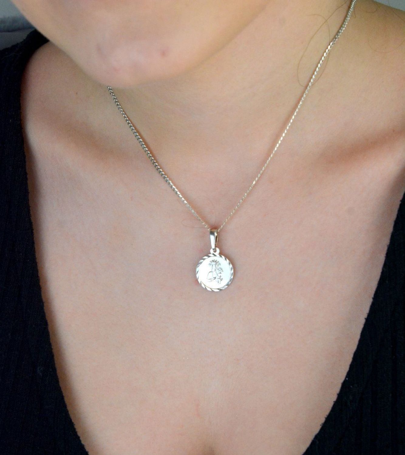 Okrągły srebrny medalik z wizerunkiem DIA-ZAW-3736-925 – Srebro 925  2,5 cm  1,80 g.jpg