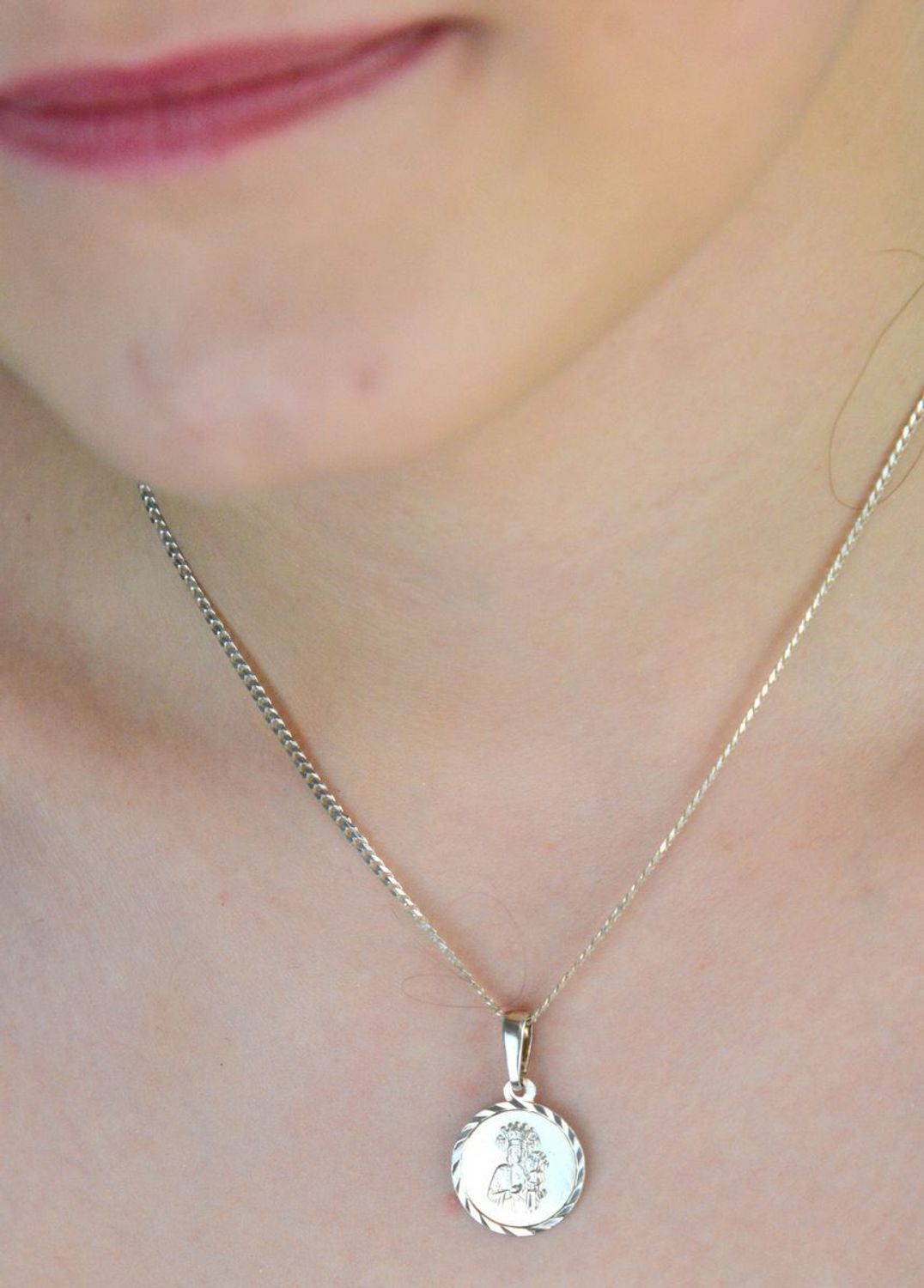 Okrągły srebrny medalik z wizerunkiem DIA-ZAW-3736-925 – Srebro 925  2,5 cm  1,80 g.jpg