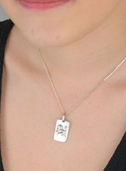 Prostokątny medalik z lwem, znak zodiaku Lew, srebro próby 925, waga 5,85 g, długość 3 cm, szerokość 1,5 cm. Wypukły motyw 3D. Idealny dla osób spod znaku Lwa. Prostokątny medalik znak zodiaku Lew – DIA-ZAW-3979-LEW-925, srebro (4).JPG
