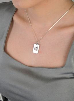 Zawieszka srebrna próba 925 prostokątna blaszka z znakiem zodiaku rak DIA-ZAW-3981-RAK-925 Wyjątkowa zawieszka srebrna w formie prostokątnej blaszki (2).JPG