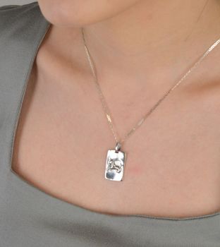 Zawieszka srebrna próba 925 koziorożec blaszka DIA-ZAW-3984-KOZIOROŻEC-925 Elegancka zawieszka srebrna w formie blaszki, ozdobiona symbolem Koziorożc (2).JPG