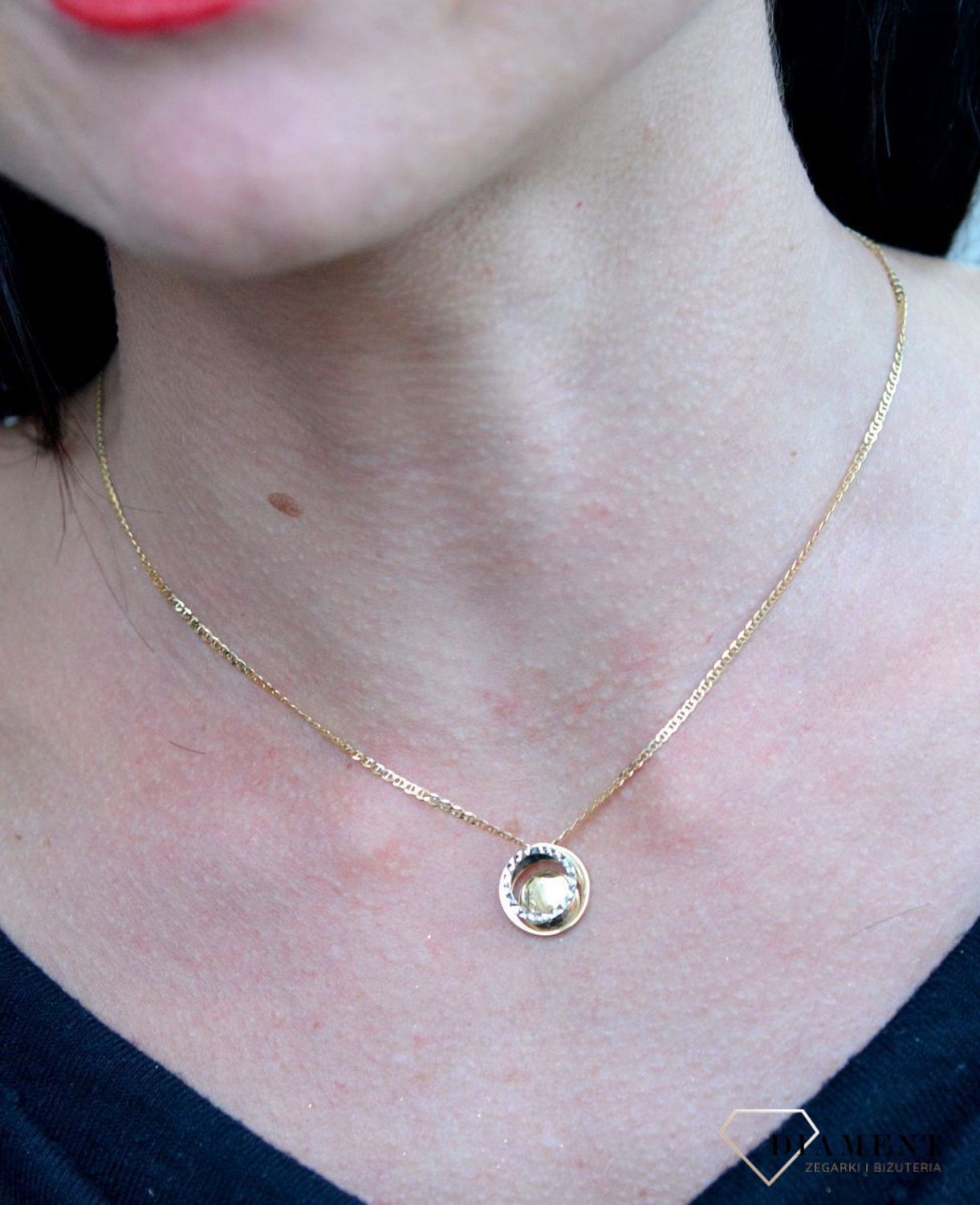 Złota zawieszka okrągła grawerowane białe złoto DIA-ZAW-4158-585.jpg