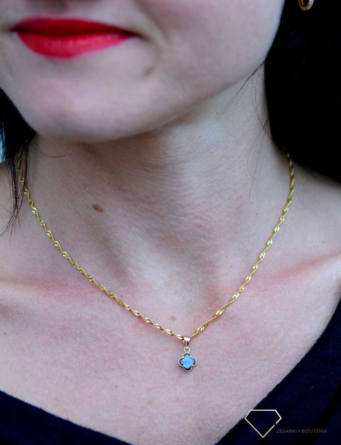 Złota zawieszka 585 koniczynka z onyksem DIA-ZAW-4195-585. Złota zawieszka koniczynka z onyksem wykonana z najwyższej próby 585..jpg