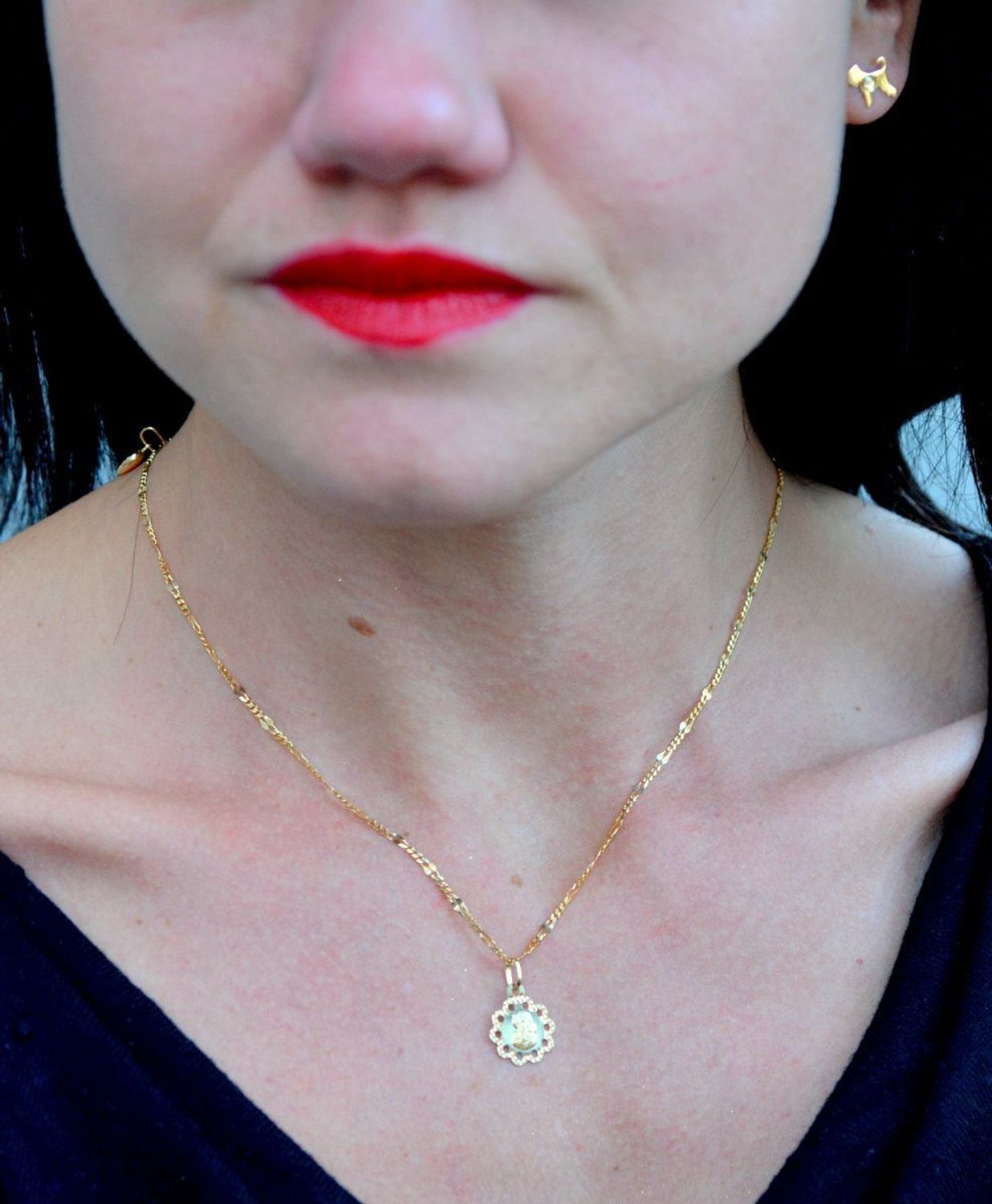 Złota zawieszka medalik kształt kwiatek z Matką Boską DIA-ZAW-4204-585.jpg