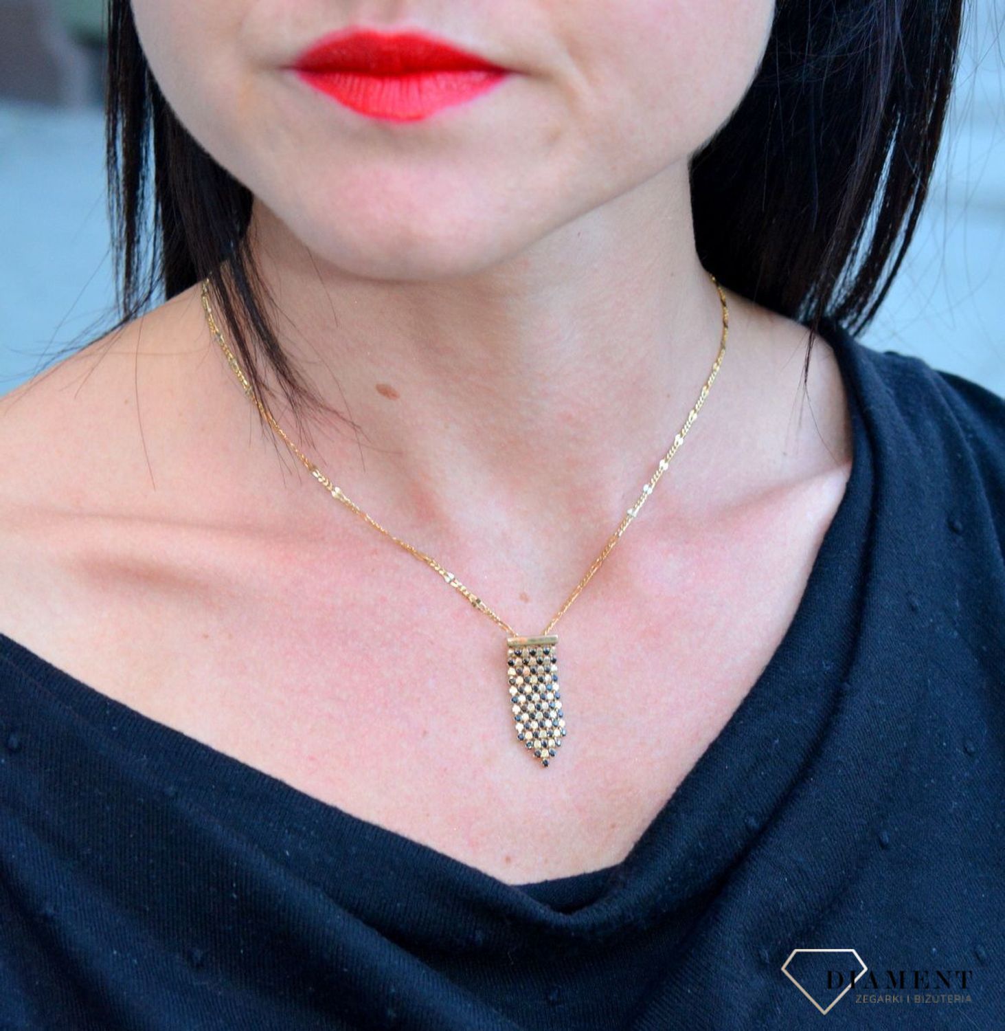 Złota zawieszka ażurowa o nowoczesnym wyglądzie z czarną cyrkonią DIA-ZAW-4250-585.jpg