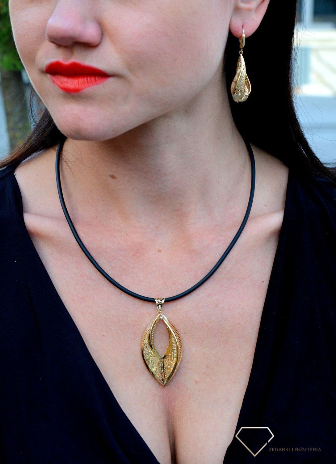 Złota zawieszka efektowna w nowoczesnym, ażurowym stylu DIA-ZAW-4304-585.jpg