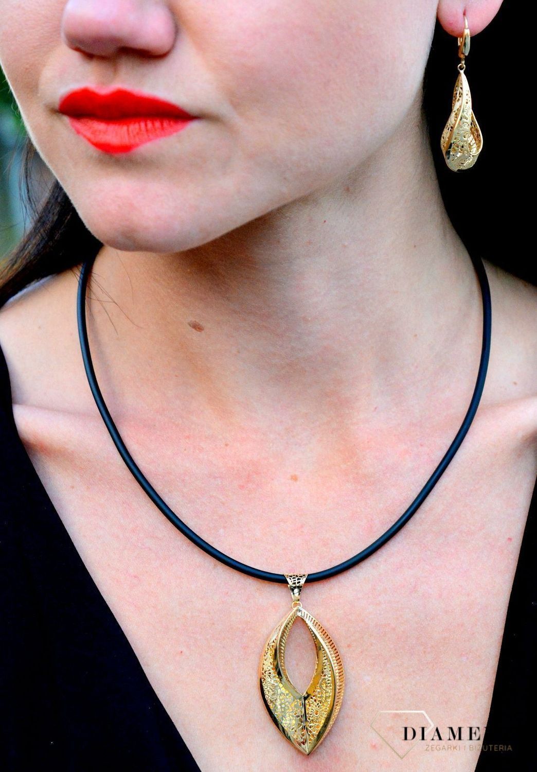 Złota zawieszka efektowna w nowoczesnym, ażurowym stylu DIA-ZAW-4304-585.jpg