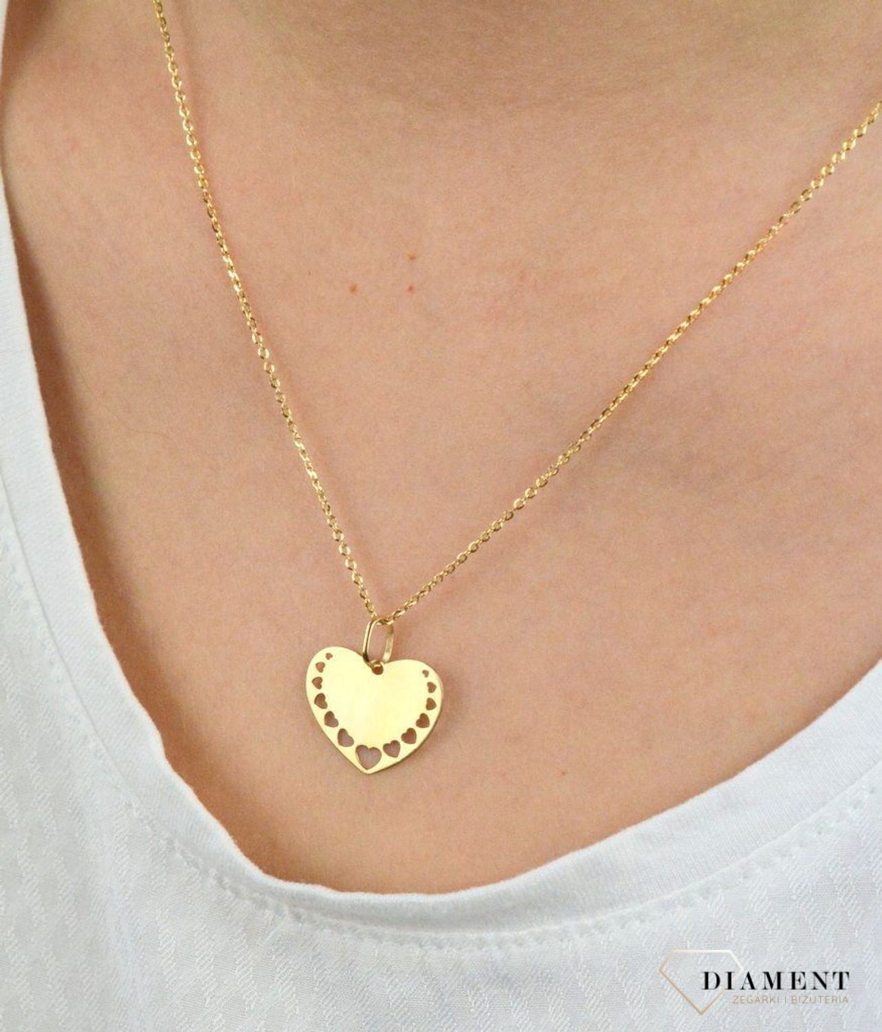 Złota zawieszka 585 serce ozdobione małymi serduszkami DIA-ZAW-4314-585.jpg