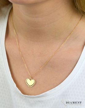 Piękna złota zawieszka w kształcie serca to śliczny dodatek, który odmieni każdą stylizację. Ażurowy wzór sprawia, że wisiorek wygląda przestrzennie. Złoto jest metalem szlachetnym znanym  (4).JPG