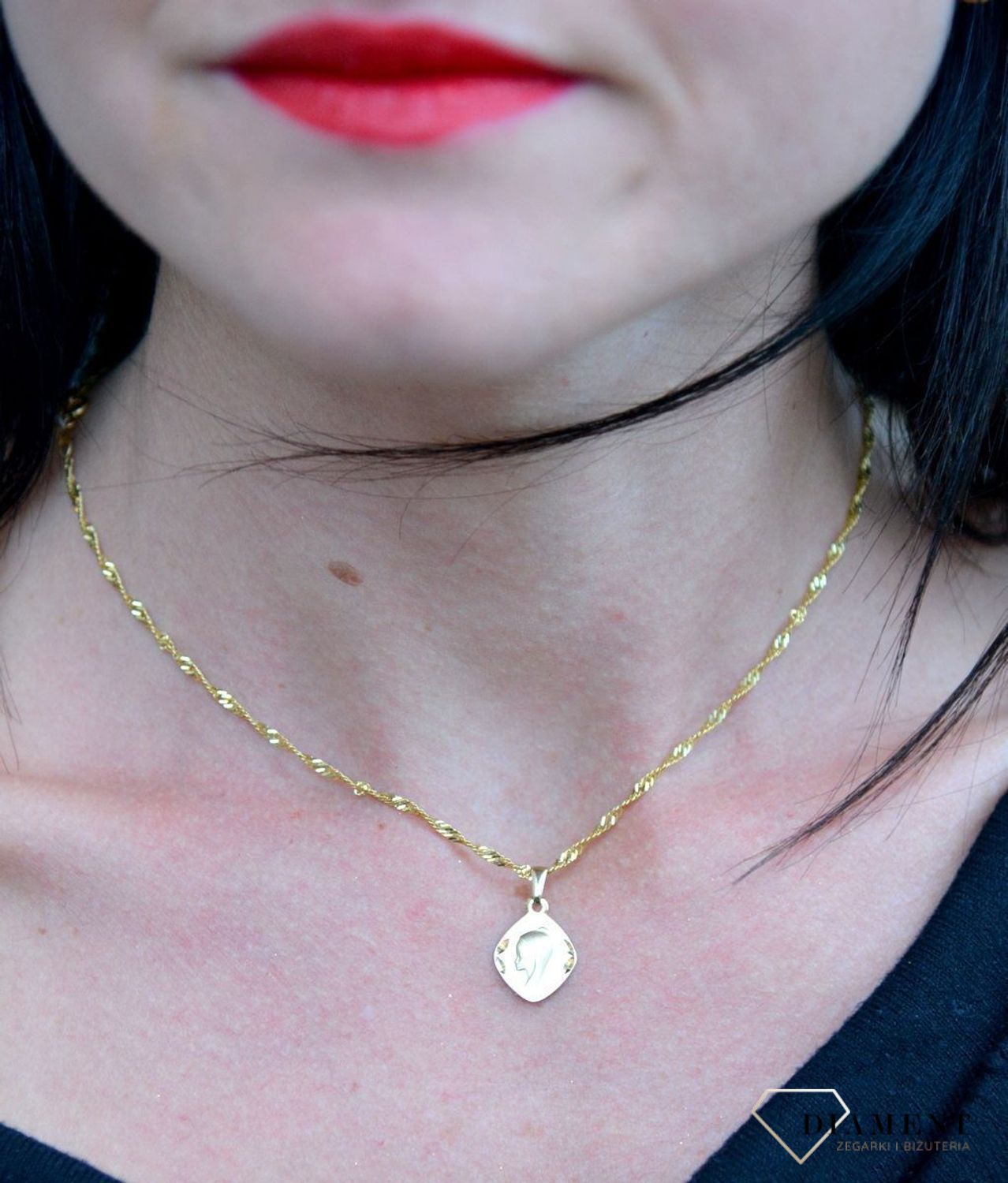 Złota zawieszka medalik grawerowany z wizerunkiem Matki Boskiej DIA-ZAW-4354-585.jpg