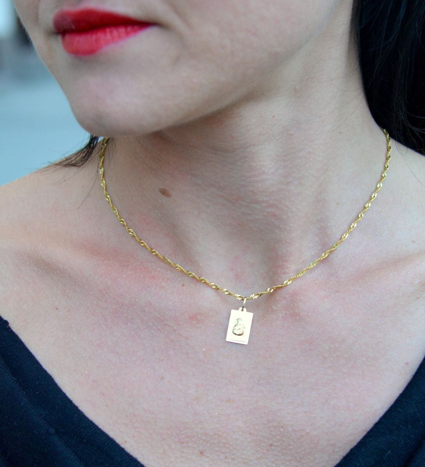 Złota zawieszka prostokątny medalik z Matką Boską DIA-ZAW-4356-585.jpg