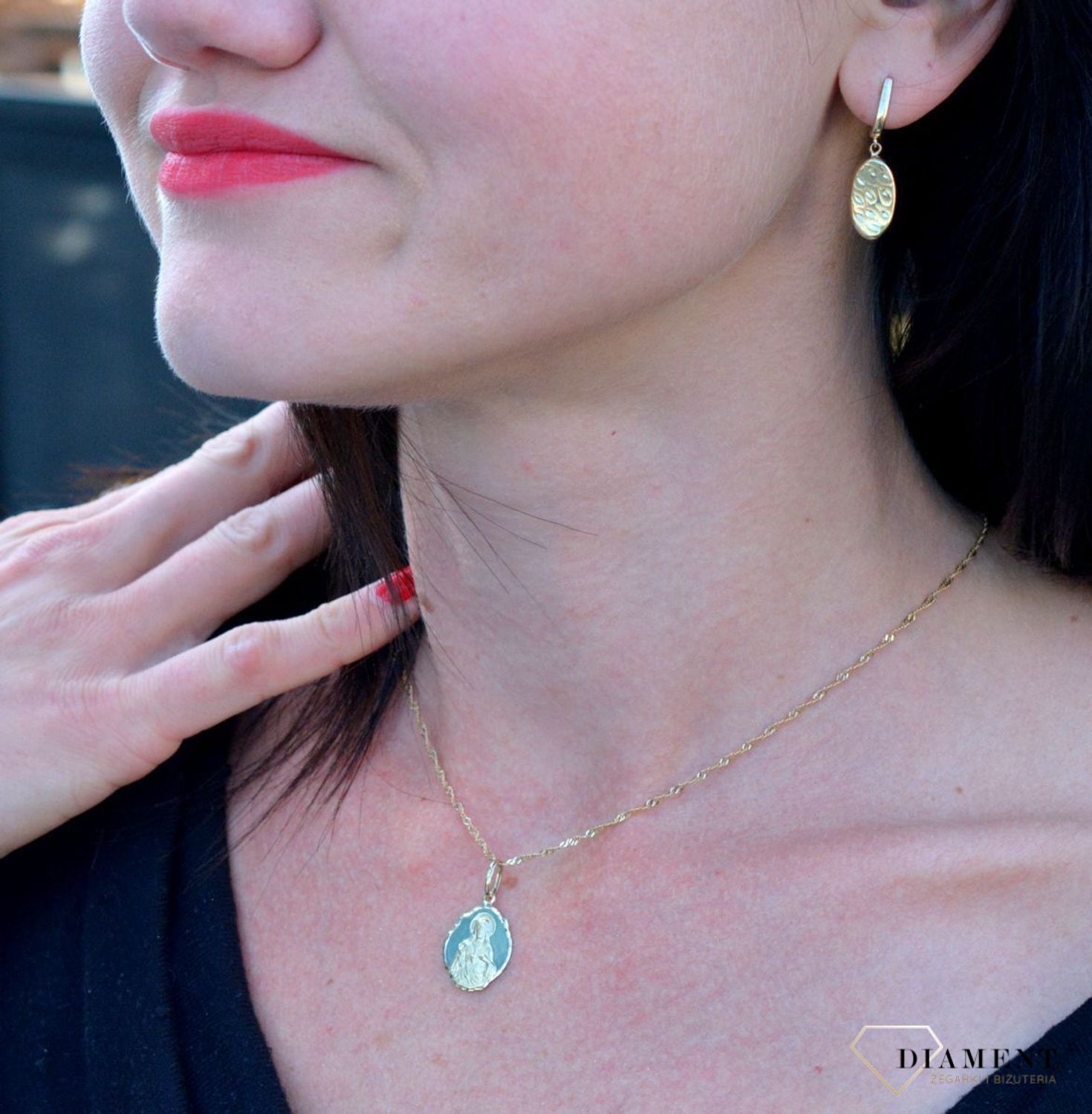 Złota zawieszka medalik dwustronny Matka Boska Szkaplerzna i Jezus DIA-ZAW-4363-585. Piękny medalik o bogatej symbolice religijnej.jpg