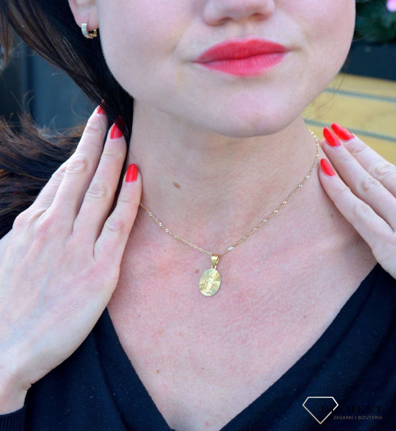 Złota zawieszka owalny grawerowany medalik z wizerunkiem DIA-ZAW-4365-585 (1).jpg