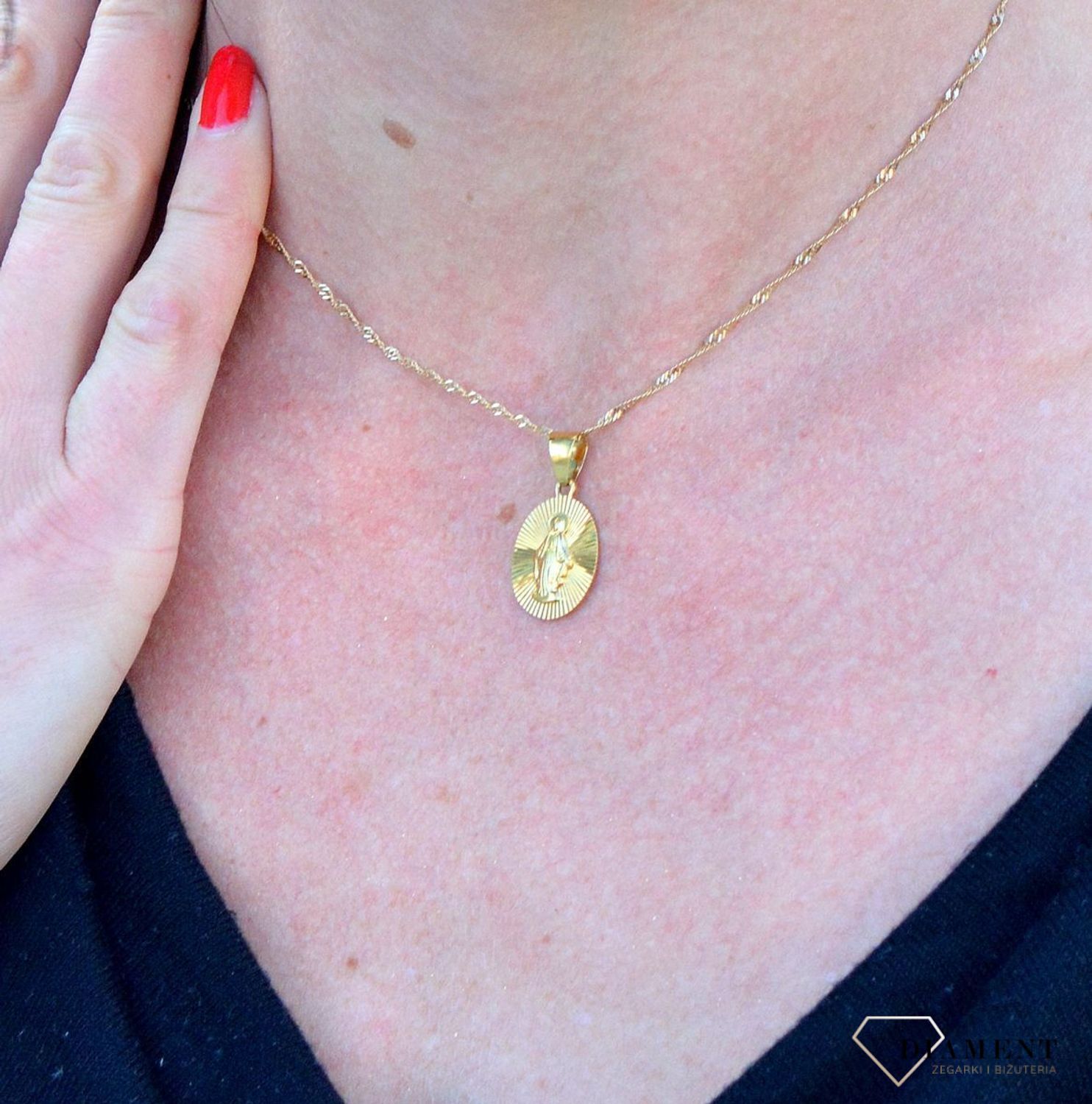 Złota zawieszka owalny grawerowany medalik z wizerunkiem DIA-ZAW-4365-585 (1).jpg