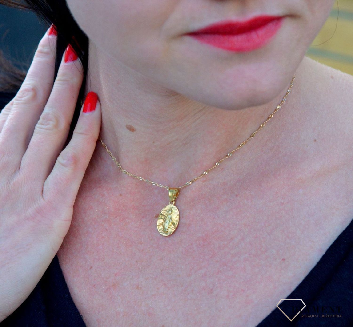 Złota zawieszka owalny grawerowany medalik z wizerunkiem DIA-ZAW-4365-585 (1).jpg