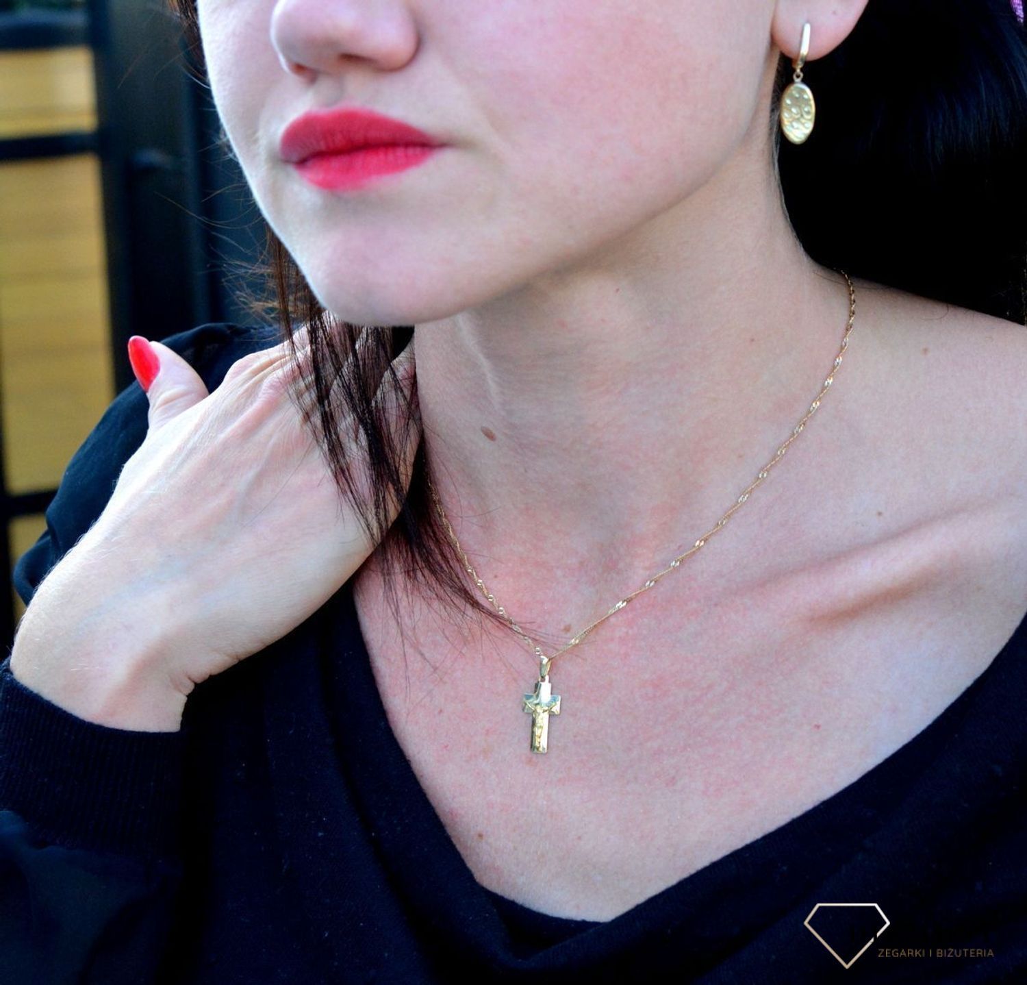 Złota zawieszka krzyżyk z wizerunkiem DIA-ZAW-4368-585.jpg