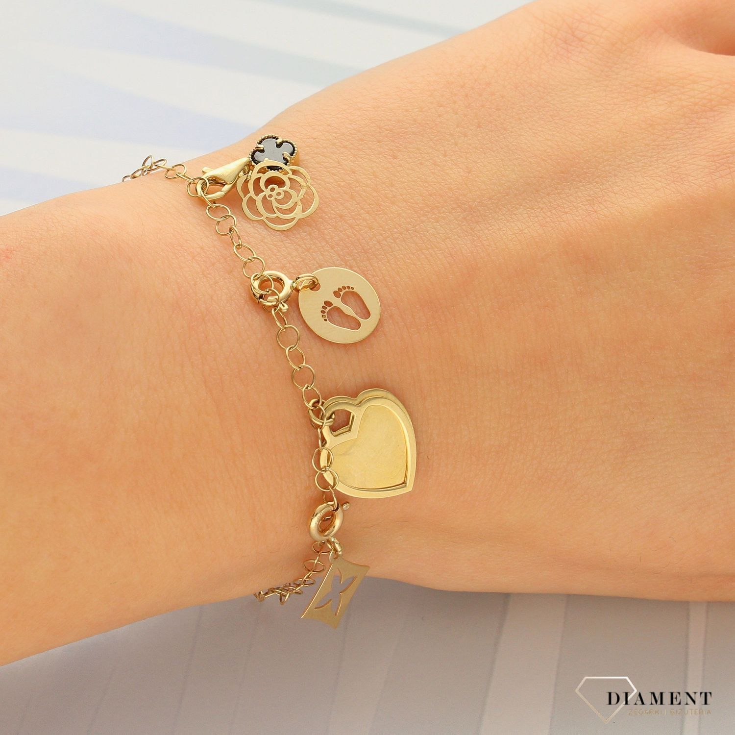 Złota zawieszka charms na bransoletkę ażurowy kwiat, czarna koniczynka DIA-ZAW-4371-585.jpg