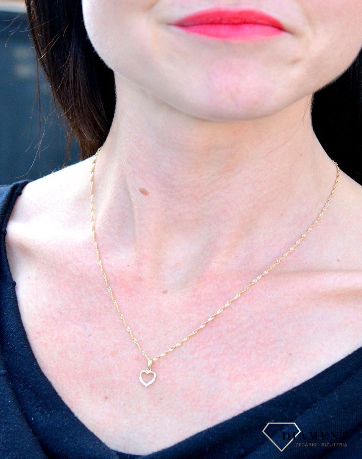 Złota zawieszka serce ozdobione cyrkonią DIA-ZAW-4375-585. Złota zawieszka w kształcie serca ozdobione błyszczącą cyrkonią.jpg