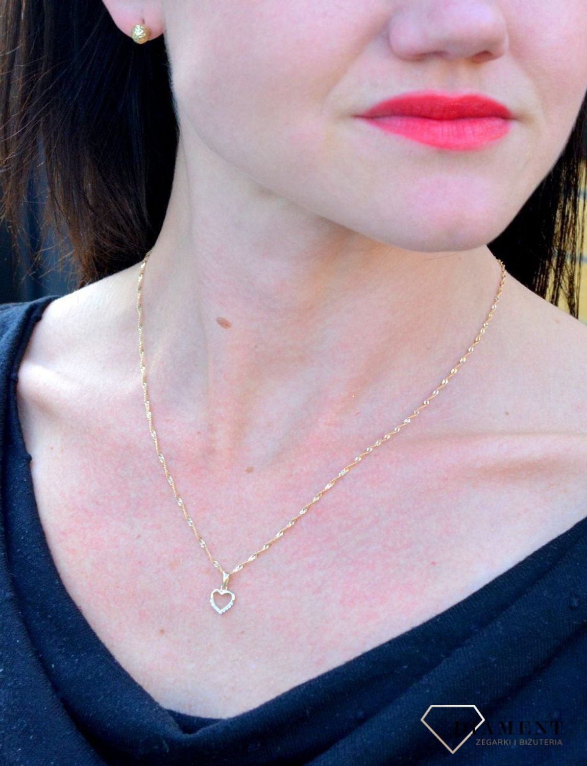 Złota zawieszka serce ozdobione cyrkonią DIA-ZAW-4375-585. Złota zawieszka w kształcie serca ozdobione błyszczącą cyrkonią.jpg