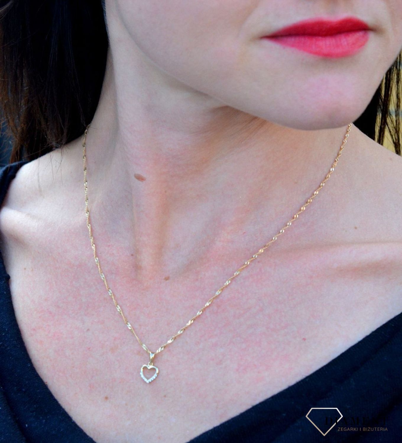 Złota zawieszka serce ozdobione cyrkonią DIA-ZAW-4375-585. Złota zawieszka w kształcie serca ozdobione błyszczącą cyrkonią.jpg