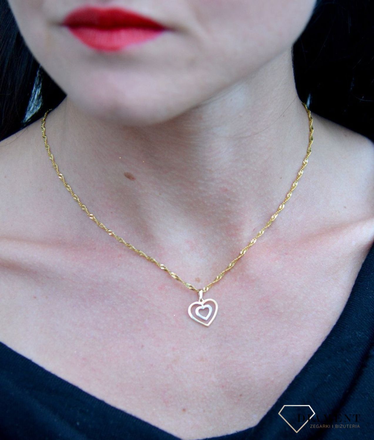 Złota zawieszka podwójne serce z białym złotem DIA-ZAW-4389-585. Złota zawieszka w kształcie grawerowanego serca z ozdobnym wzorem.jpg