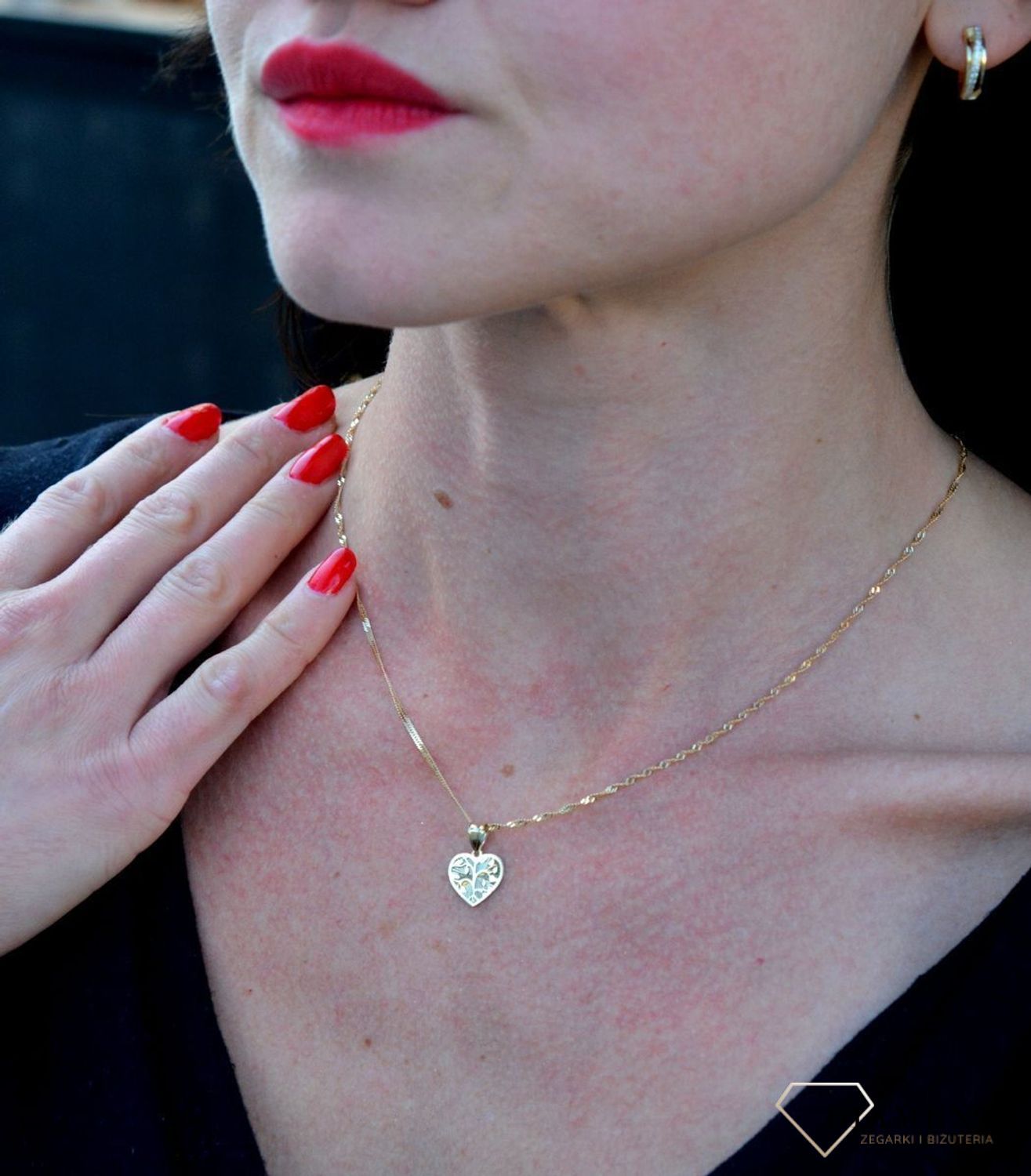 Złota zawieszka grawerowane serce z ozdobnym wzorem DIA-ZAW-4393-585. Złota zawieszka w kształcie grawerowanego serca z ozdobnym wzorem.jpg