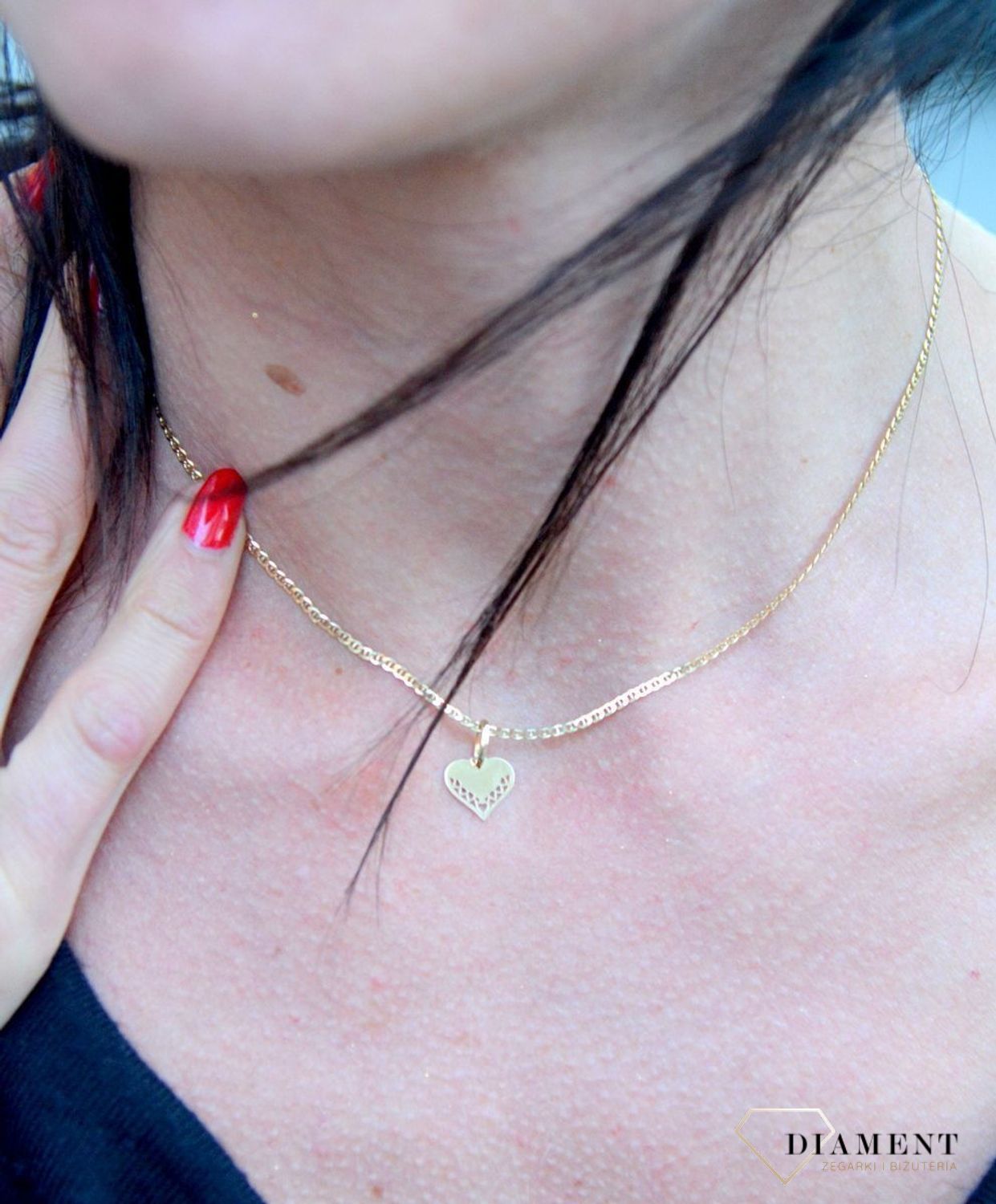 Złota zawieszka blaszka w kształcie serca z wyciętym wzorem DIA-ZAW-4394-585. Złota zawieszka w kształcie serca z ozdobnym wyciętym wzorem.jpg