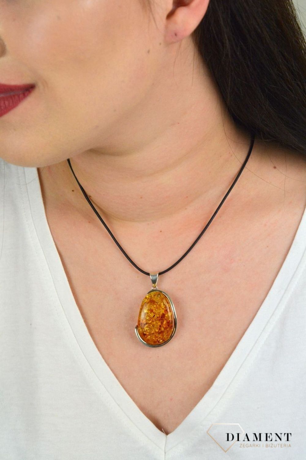 Zawieszka z bursztynem w srebrnej oprawie DIA-ZAW-4495-925.jpg