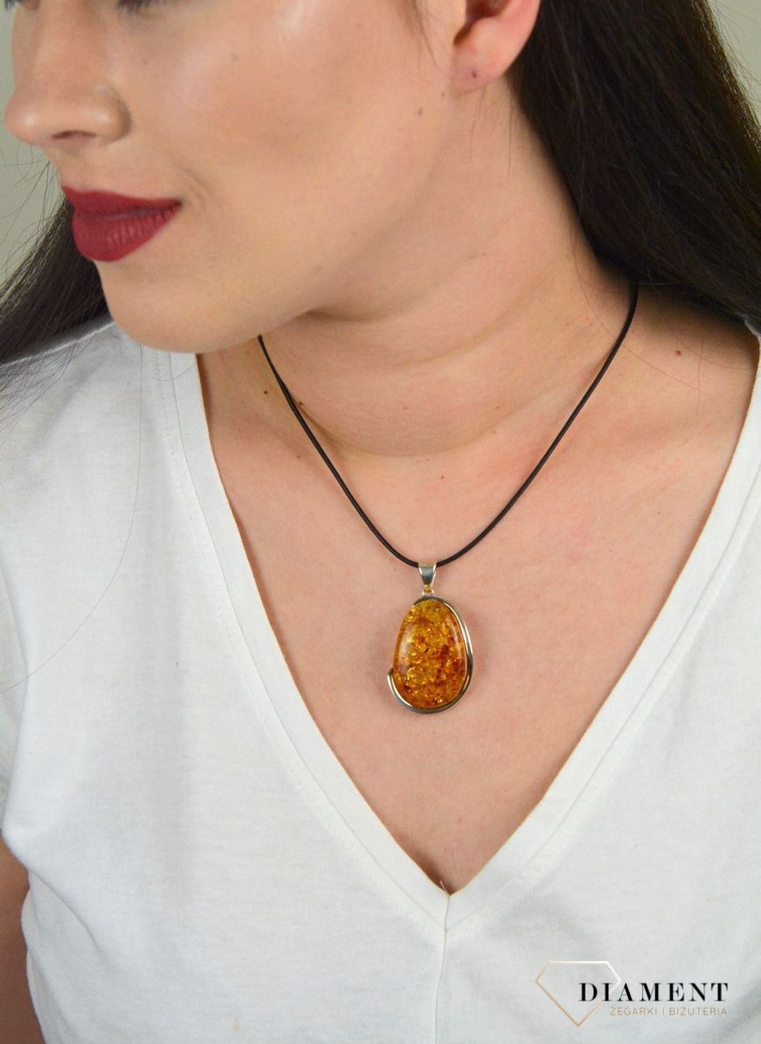 Zawieszka z bursztynem w srebrnej oprawie DIA-ZAW-4495-925.jpg