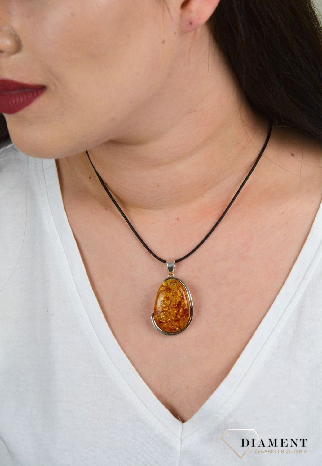 Zawieszka z bursztynem w srebrnej oprawie DIA-ZAW-4495-925.jpg
